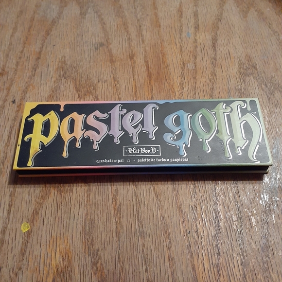 Pastel goth kat von d eyeshadow palette